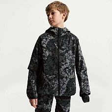 ДЕТСКО ГОРНИЩЕ ЗА МОМЧЕ NIKE IF2828-010 NSW TCH WVN FZ AOP ЧЕРНО ДЕТСКО ГОРНИЩЕ ЗА МОМЧЕ NIKE IF2828-010 NSW TCH WVN FZ AOP ЧЕРНО