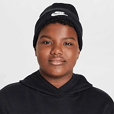 ДЕТСКА ЗИМНА ШАПКА NIKE HF5498-010 PEAK BEANIE TC FUT ЧЕРНА ДЕТСКА ЗИМНА ШАПКА NIKE HF5498-010 PEAK BEANIE TC FUT ЧЕРНА