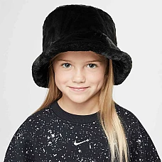 ЗИМНА ШАПКА ЗА ДЕЦА NIKE FZ3061-010 APEX BUCKET FAUX FUR ЧЕРНА ЗИМНА ШАПКА ЗА ДЕЦА NIKE FZ3061-010 APEX BUCKET FAUX FUR ЧЕРНА