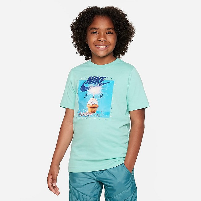 ДЕТСКА ТЕНИСКА ЗА МОМЧЕ NIKE NSW TEE PHOTO FA23 1 EMERALD