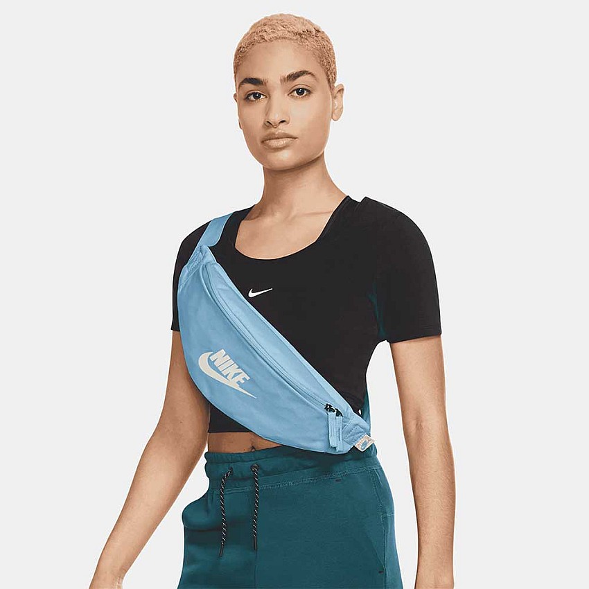 ЧАНТИЧКА ЗА КРЪСТА NIKE HERITAGE WAISTPACK СВЕТЛОСИНЯ