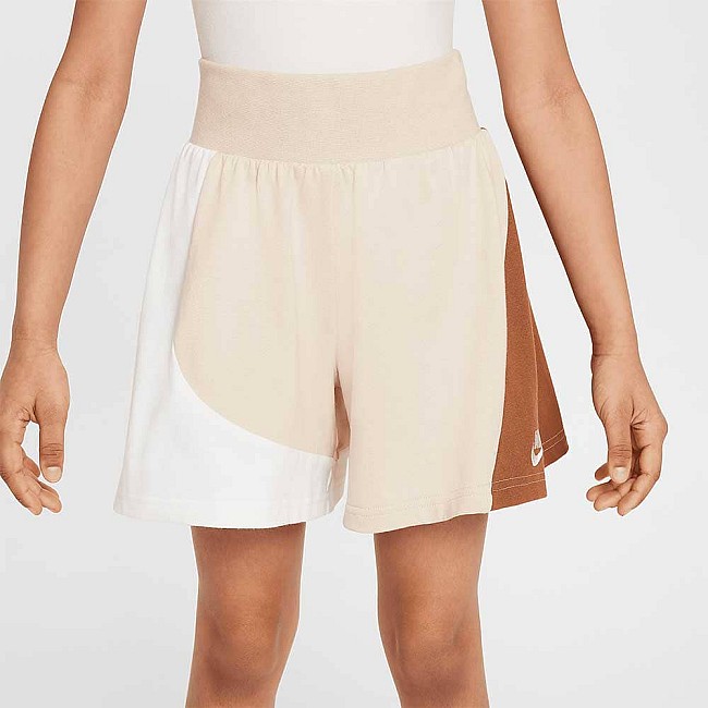 ДЕТСКИ КЪСИ ПАНТАЛОНИ ЗА МОМИЧЕ NIKE NSW SHORT JSY NVLTY БЕЖОВИ/КАФЯВИ