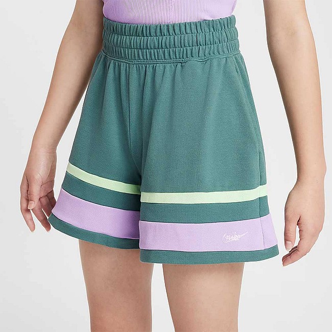 ДЕТСКИ КЪСИ ПАНТАЛОНИ ЗА МОМИЧЕ NIKE NSW SHORT NVLTY CAPSULE ЗЕЛЕНИ