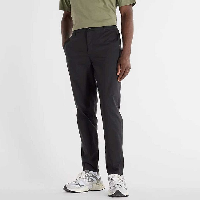 МЪЖКИ ПАНТАЛОН NEW BALANCE MP43554BK PANT ATHLETICS STANDARD TAPERED PANT 30IN ЧЕРЕН