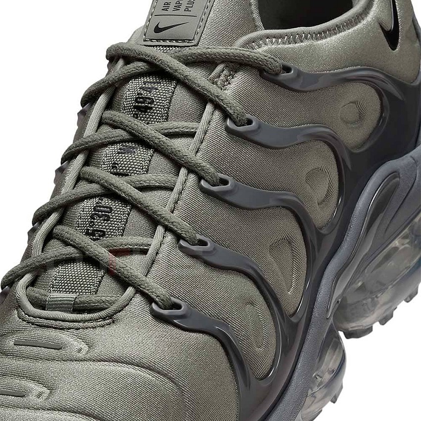 nike air vapormax plus dark stucco