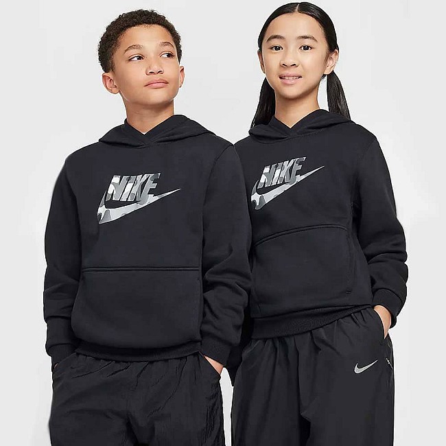 ДЕТСКИ СУИТШЪРТ ЗА МОМЧЕ NIKE FZ5489-010 NSW CLUB FLC HDY SSNL GFX ЧЕРЕН