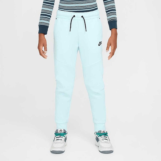 ДЕТСКО ДОЛНИЩЕ ЗА МОМЧЕ NIKE HV5869-474 NSW TCH FLC JGGR PD СВЕТЛОСИНЬО