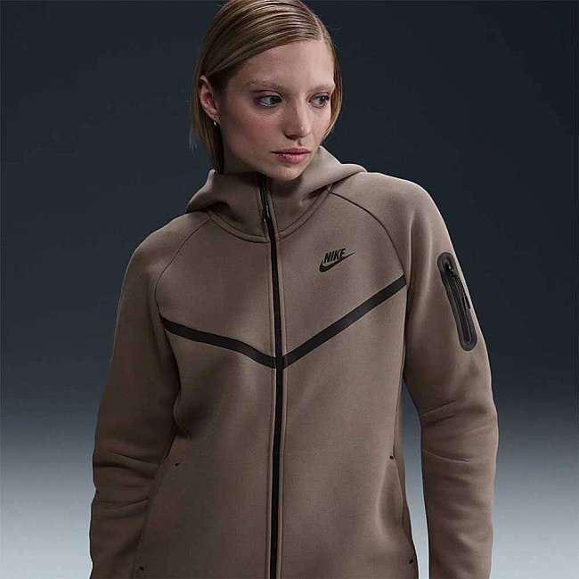 ДАМСКО ГОРНИЩЕ NIKE HV6747-233 NSW TCH FLC WR FZ HDY 2 СВЕТЛОКАФЯВО