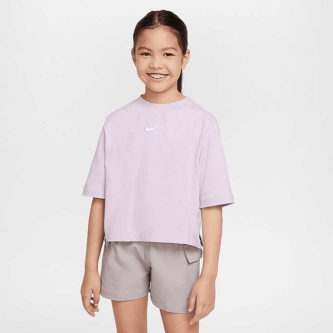 ДЕТСКА ТЕНИСКА ЗА МОМИЧЕ NIKE FN8589-537 NSW SS TOP JSY LBR БЛЕДОЛИЛАВА
