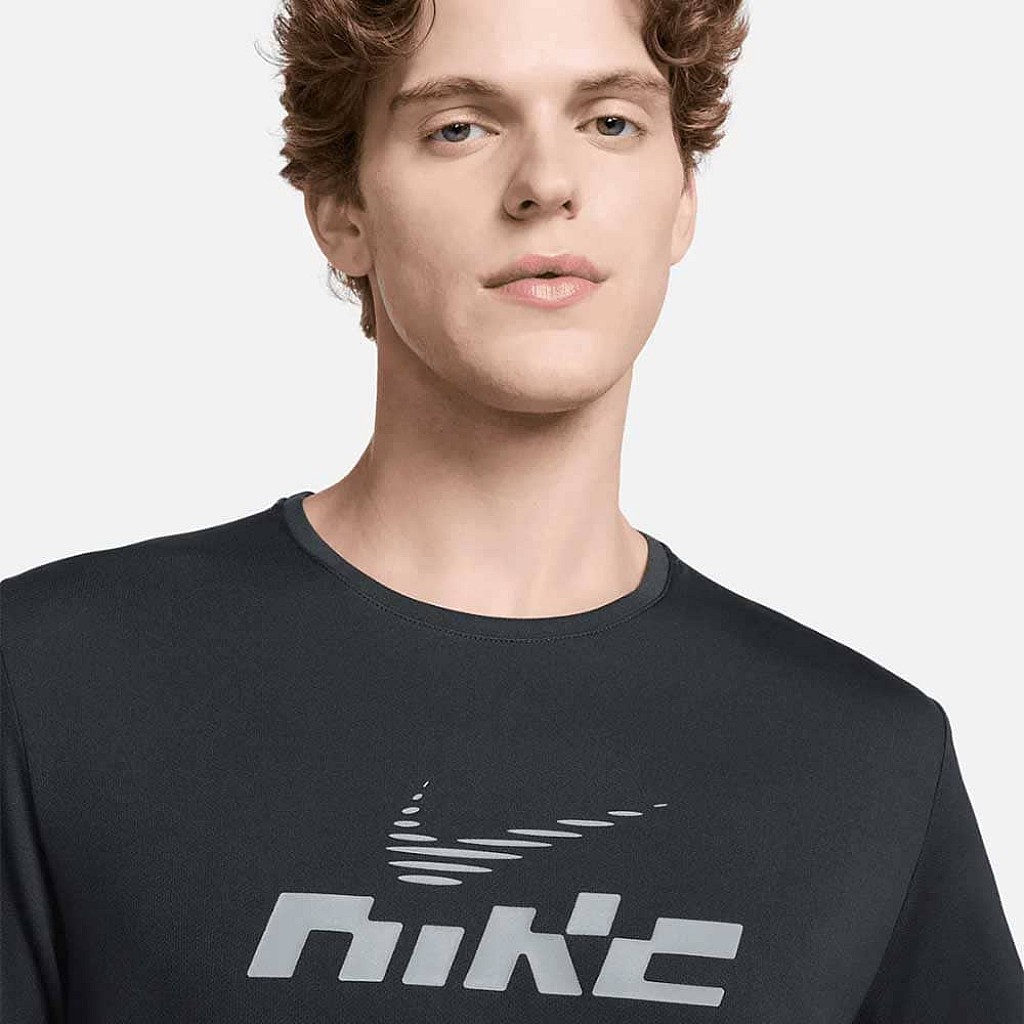 МЪЖКА ТЕНИСКА NIKE IB4127-070 DF UV MILER FLASH SS ТЪМНОСИВА