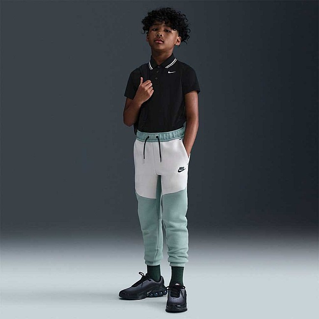 ДЕТСКО ДОЛНИЩЕ ЗА МОМЧЕ NIKE HV5869-054 NSW TCH FLC JGGR PD СИНЬО-ЗЕЛЕНО/БЕЖОВО