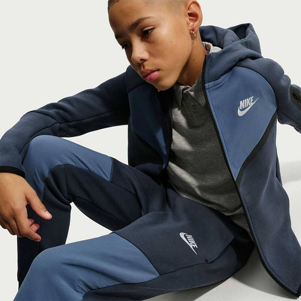 ДЕТСКО ДОЛНИЩЕ ЗА МОМЧЕ NIKE IO1286-437 NSW TCH FLC MIX JGGR СИНЬО