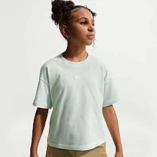 ДЕТСКА ТЕНИСКА ЗА МОМИЧЕ NIKE FZ5559-394 NSW TEE BOXY ESSNTL LBR БЛЕДОЗЕЛЕНА