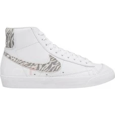 ДАМСКИ ОБУВКИ NIKE BLAZER MID 77 SE WHITE