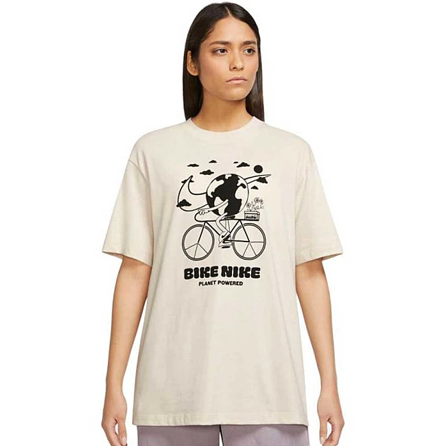 ДАМСКА ТЕНИСКА NIKE NSW TEE BF EARTH DAY LT OREWOOD