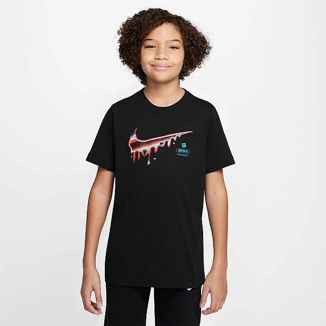 ДЕТСКА ТЕНИСКА ЗА МОМЧЕ NIKE NSW TEE WRLDWDE HBR EXT BLACK