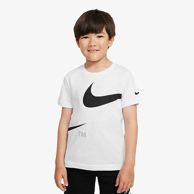 ДЕТСКА ТЕНИСКА ЗА МОМЧЕ NIKE SPLIT SWOOSH TM WHITE
