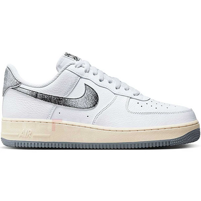 МЪЖКИ ОБУВКИ NIKE AIR FORCE 1 07 LX EMB WHITE