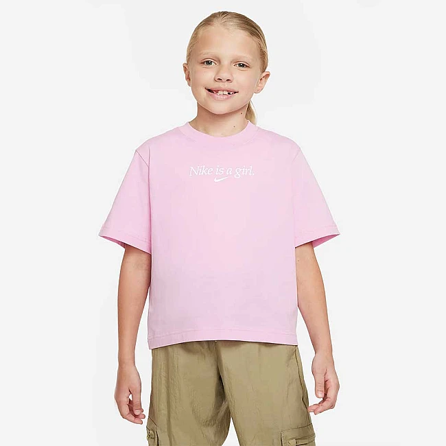 ДЕТСКА ТЕНИСКА ЗА МОМИЧЕ NIKE NSW TEE BOXY NIKE IS A GIRL PINK