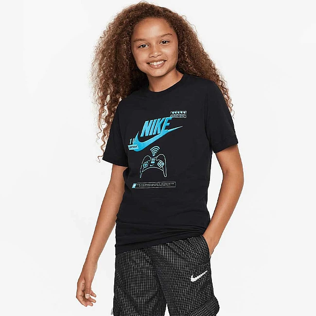 ДЕТСКА ТЕНИСКА ЗА МОМЧЕ NIKE NSW TEE FUTURA FILL HO23 BLACK