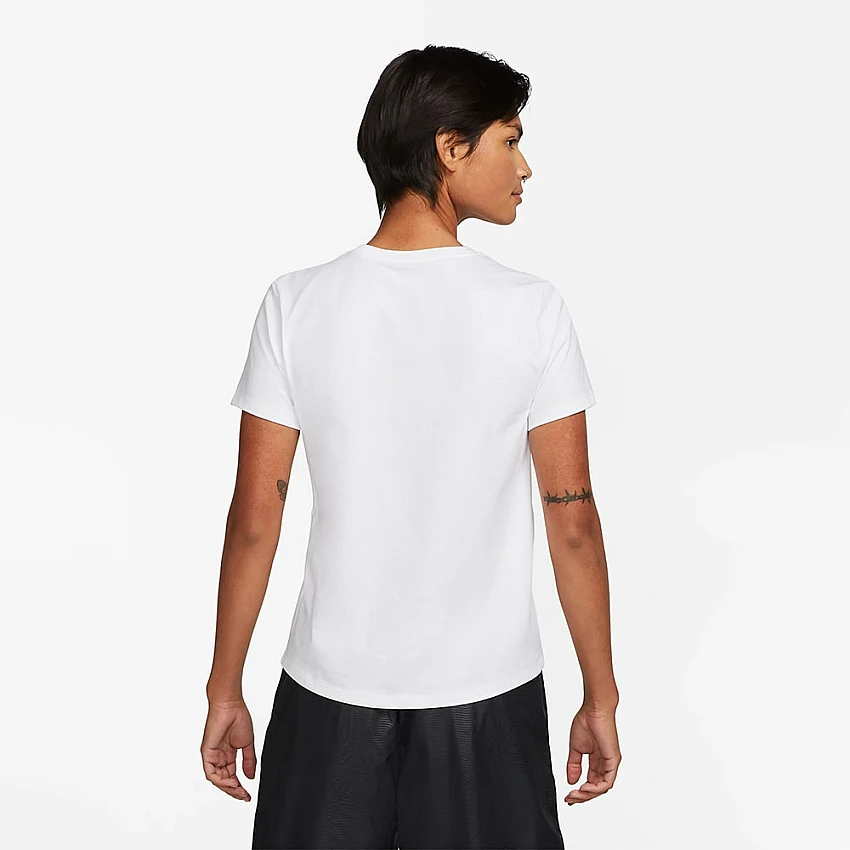 ДАМСКА ТЕНИСКА NIKE NSW CLUB SS TEE ICN FTRA БЯЛА - Lotus Sport ДАМСКА ТЕНИСКА NIKE NSW CLUB SS TEE ICN FTRA БЯЛА