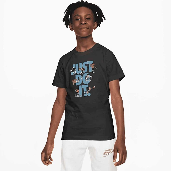 ДЕТСКА ТЕНИСКА ЗА МОМЧЕ NIKE NSW TEE JDI MULTI SPORT ЧЕРЕН