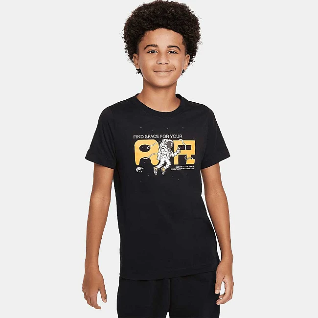 ДЕТСКА ТЕНИСКА ЗА МОМЧЕ NIKE NSW TEE AIR 1 ЧЕРНА