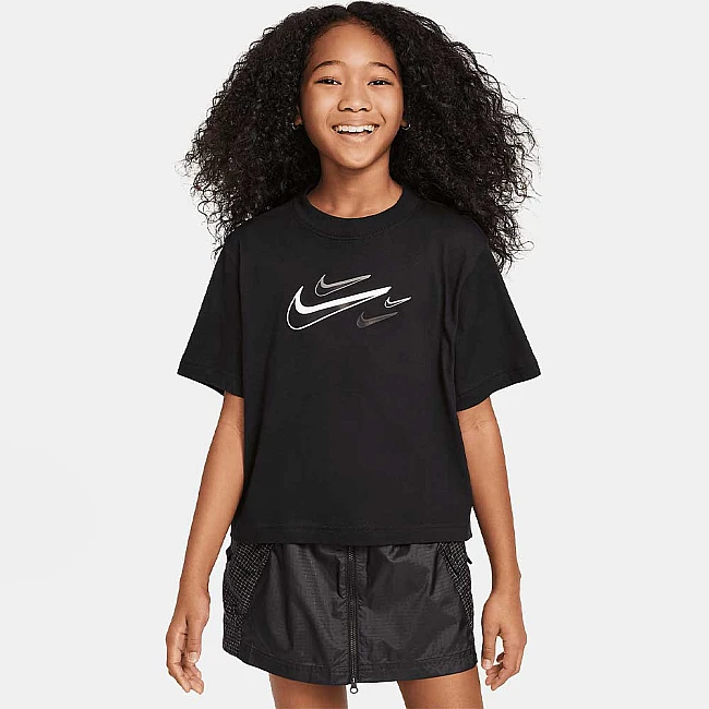 ДЕТСКА ТЕНИСКА ЗА МОМИЧЕ NIKE NSW TEE BOXY SWOOSH LOGO ЧЕРНА