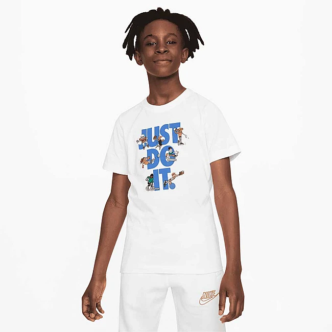 ДЕТСКА ТЕНИСКА ЗА МОМЧЕ NIKE NSW TEE JDI MULTI SPORT БЯЛ