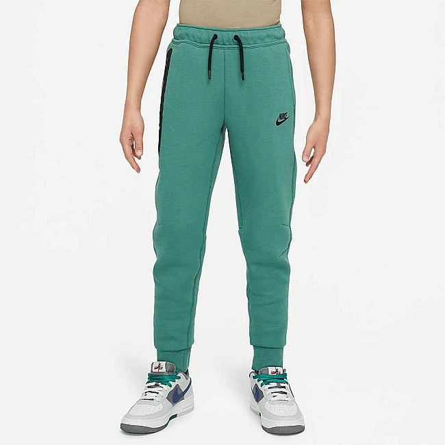 ДЕТСКО ДОЛНИЩЕ ЗА МОМЧЕ NIKE NSW TECH FLC PANT ЗЕЛЕНО
