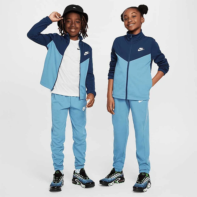 ДЕТСКИ СПОРТЕН ЕКИП ЗА МОМЧЕ NIKE FD3067-429 NSW TRACKSUIT POLY FZ HBR СИН