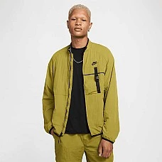 МЪЖКО ГОРНИЩЕ NIKE FZ0750-307 TCH WVN JKT ЖЪЛТО-КАФЯВО МЪЖКО ГОРНИЩЕ NIKE FZ0750-307 TCH WVN JKT ЖЪЛТО-КАФЯВО
