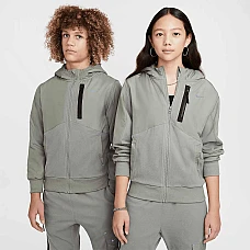 ДЕТСКО ГОРНИЩЕ ЗА МОМЧЕ NIKE HF4208-053 NSW CTY UTLITY EO TF WZ TOP СИВО-ЗЕЛЕНО