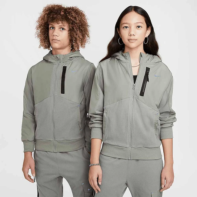 ДЕТСКО ГОРНИЩЕ ЗА МОМЧЕ NIKE HF4208-053 NSW CTY UTLITY EO TF WZ TOP СИВО-ЗЕЛЕНО