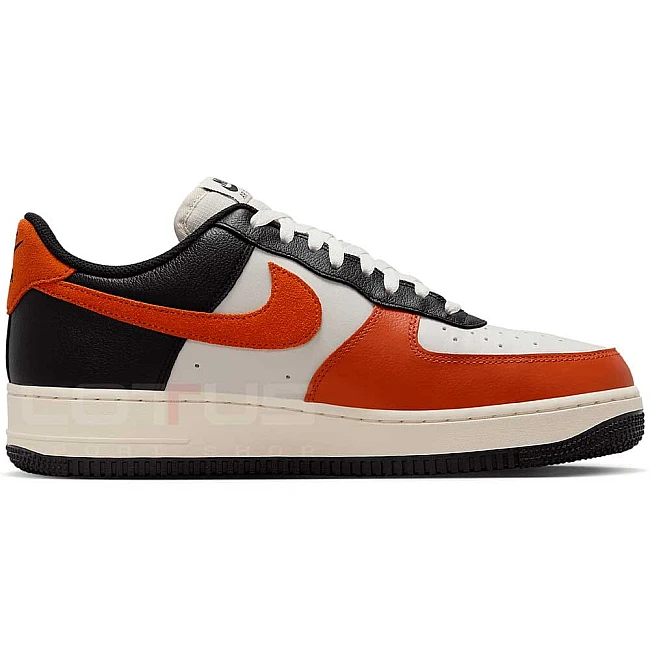 МЪЖКИ ОБУВКИ NIKE HQ4987-010 AIR FORCE 1 07 LV8 SS ЧЕРНИ/ОРАНЖЕВИ