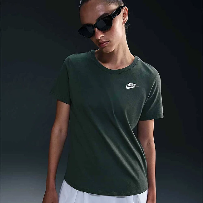 ДАМСКА ТЕНИСКА NIKE DX7902-339 NSW CLUB SS TEE ТЪМНОЗЕЛЕН