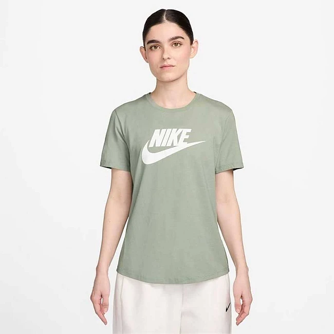 ДАМСКА ТЕНИСКА NIKE DX7906-371 NSW CLUB SS TEE ICN FTRA СВЕТЛОЗЕЛЕНА