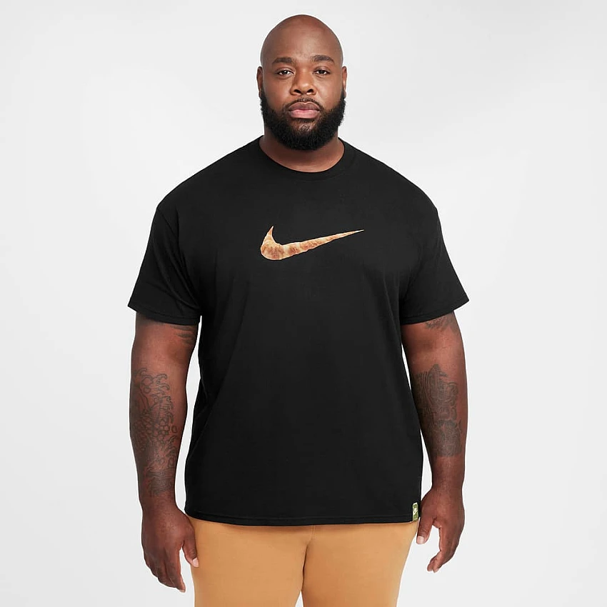 МЪЖКА ТЕНИСКА NIKE FZ7954-010 NSW TEE M90 OC HBR ЧЕРНА | Цени от