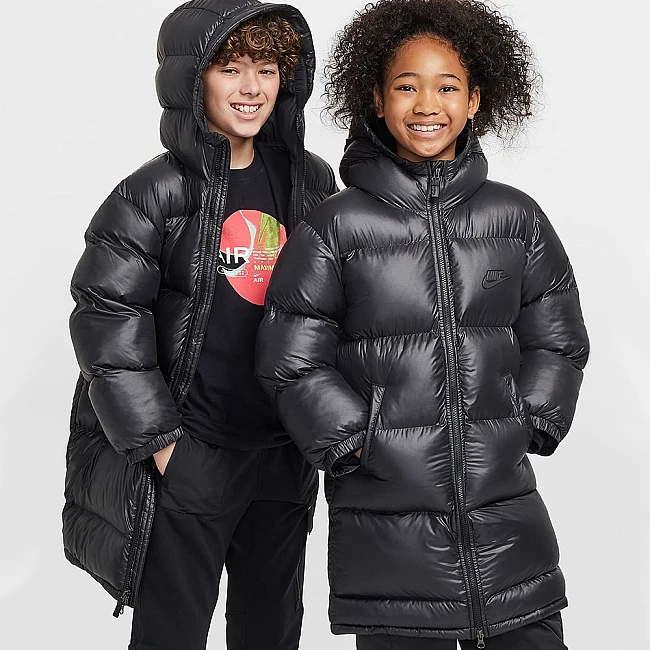 ДЕТСКО ЯКЕ NIKE FD2842-011 NSW TF RPL HGH SYF EO PRK UL ЧЕРНО