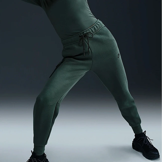 ДАМСКО ДОЛНИЩЕ NIKE HV6779-338 NSW TCH FLC MR JGGER 2 ТЪМНОЗЕЛЕНО