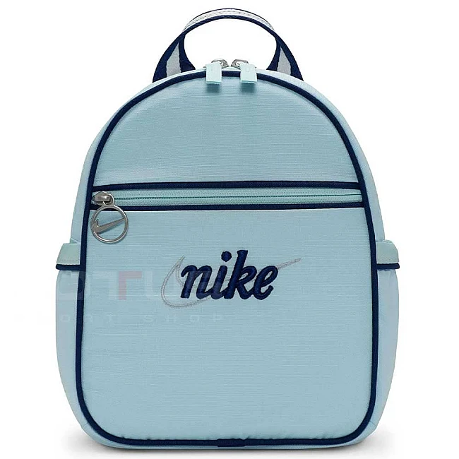 РАНИЧКА NIKE FQ5559-474 NSW FUTURA 365 MINI BKPK-RETRO СВЕТЛОСИНЯ