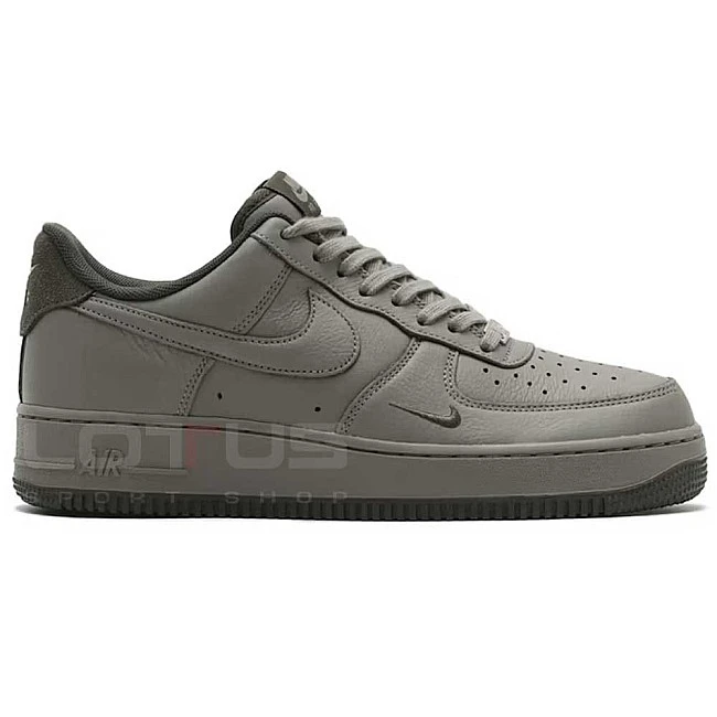 МЪЖКИ ОБУВКИ NIKE HM9483-300 AIR FORCE 1 ’07 LV8 ESS+ СИВО-ЗЕЛЕНИ