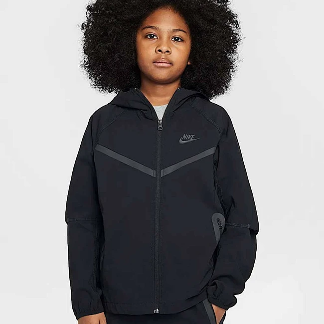 ДЕТСКО ГОРНИЩЕ ЗА МОМЧЕ NIKE HQ8911-010 NSW TCH WVN FZ JKT PD ЧЕРНО