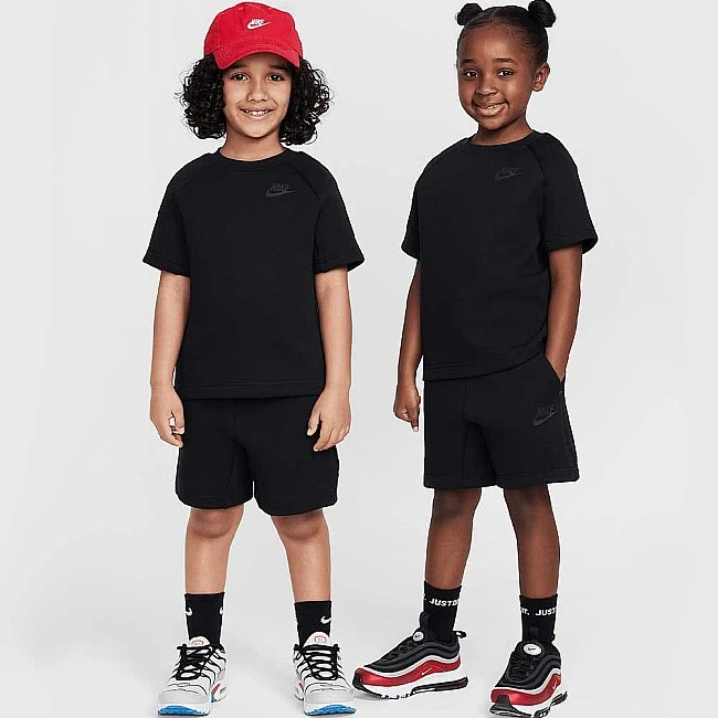 ДЕТСКИ СПОРТЕН ЕКИП ЗА МОМЧЕ NIKE 86M879-023 TECH FLEECE TEE SHORT SET ЧЕРЕН