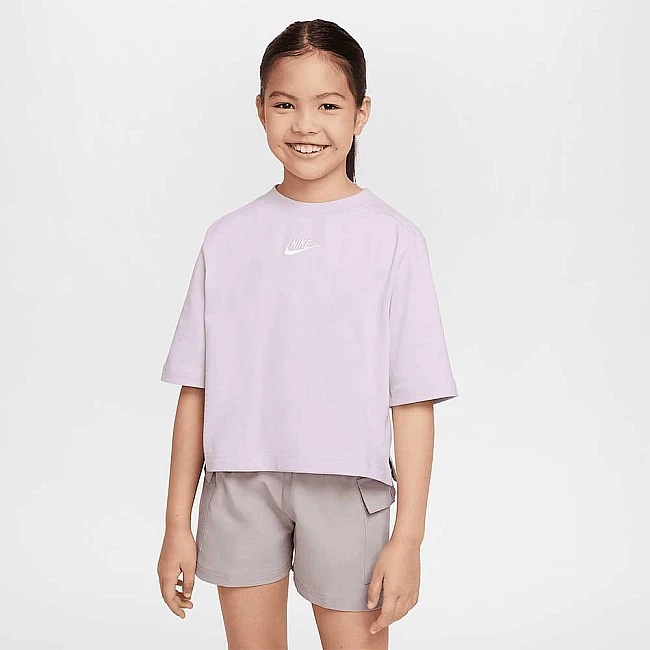 ДЕТСКА ТЕНИСКА ЗА МОМИЧЕ NIKE FN8589-537 NSW SS TOP JSY LBR БЛЕДОЛИЛАВА