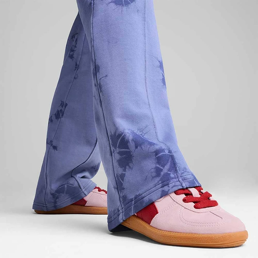 ДАМСКО ДОЛНИЩЕ PUMA 62981846 WARDROBE ESS FLORAL PACK WASHED STRAIGHT SWEATPANTS TR OP СИНЬО - Lotus Sport ДАМСКО ДОЛНИЩЕ PUMA 62981846 WARDROBE ESS FLORAL PACK WASHED STRAIGHT SWEATPANTS TR OP СИНЬО