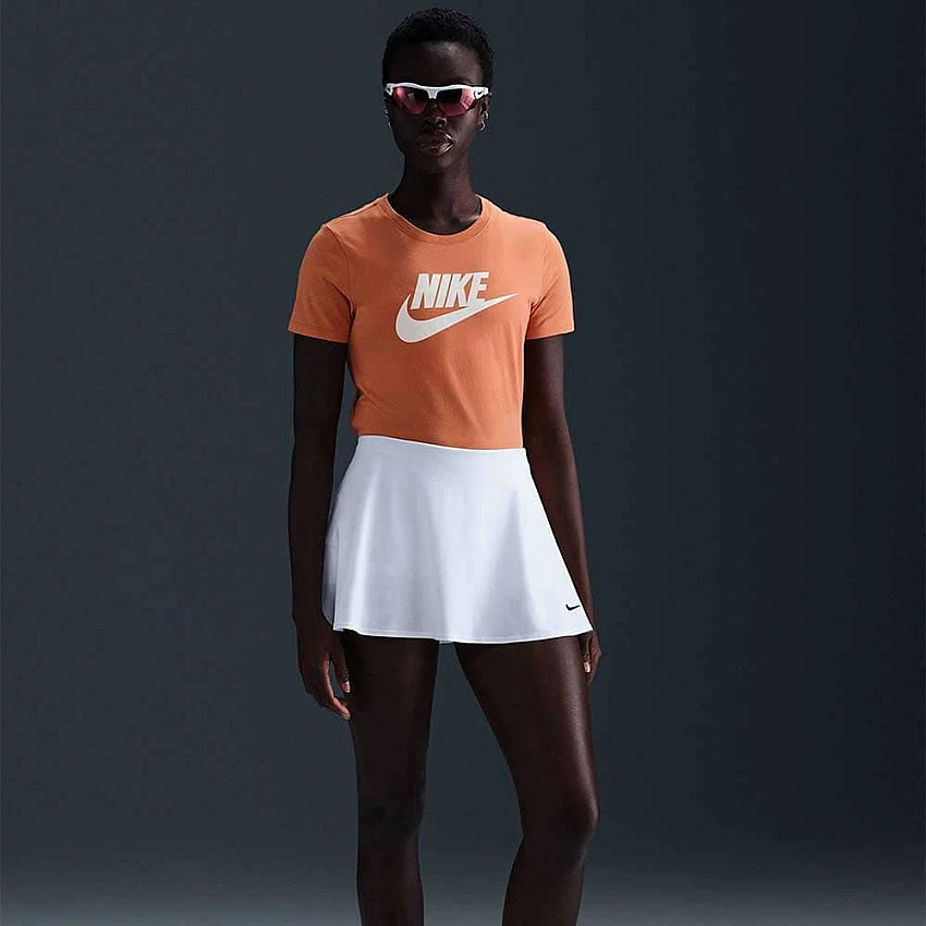 ДАМСКА ТЕНИСКА NIKE DX7906-828 NSW CLUB SS TEE ICN FTRA ОРАНЖЕВА - Lotus Sport ДАМСКА ТЕНИСКА NIKE DX7906-828 NSW CLUB SS TEE ICN FTRA ОРАНЖЕВА