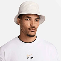 ШАПКА С ПЕРИФЕРИЯ NIKE FB5382-104 APEX BUCKET SQ SWSH L КРЕМАВА