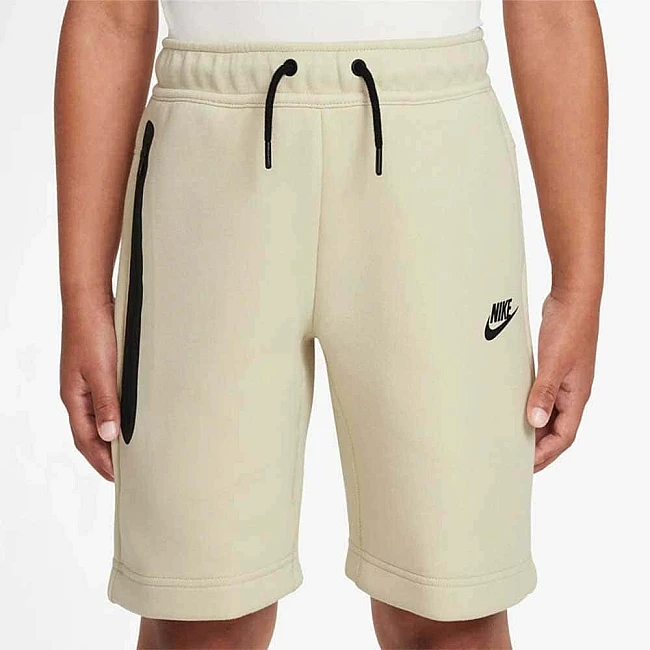 ДЕТСКИ КЪСИ ПАНТАЛОНИ ЗА МОМЧЕ NIKE FD3289-234 NSW TECH FLC SHORT БЕЖОВИ