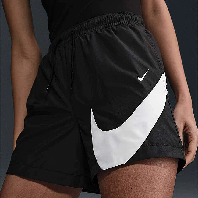 ДАМСКИ КЪСИ ПАНТАЛОНИ NIKE HM8979-010 NSW CLS WVN MR 5IN LOGO SHORT ЧЕРНИ